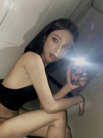 Mila 25 ans Bangkok Thaïlande