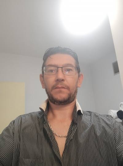 Loic 39 years Charolles France
