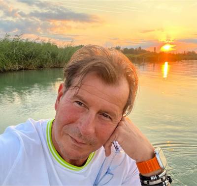 Victor 55 ปี London United Kingdom