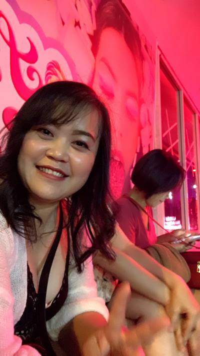 Apple 37 ans เรณูนคร Thaïlande