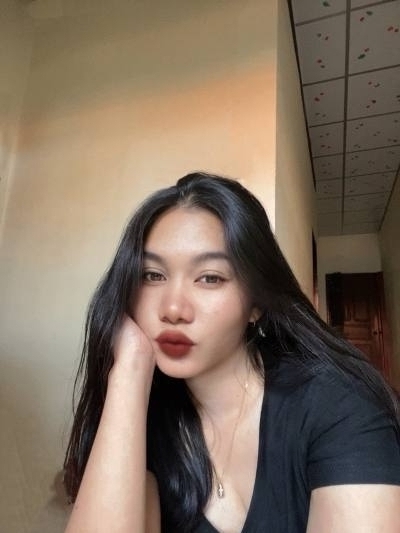 Supattra 22 ans No Thaïlande