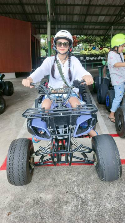Ya 40 Jahre Thepsathit  Thailand