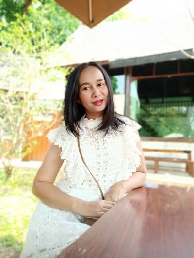 Tharinyada 43 Jahre Chonnabot Thailand