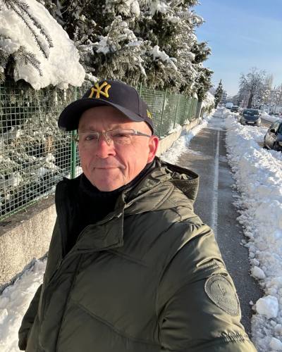 Nesrich 33 ปี Lausanne Switzerland