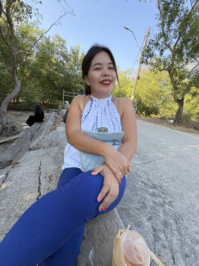 Monthika 30 ans Kong Kan Thaïlande