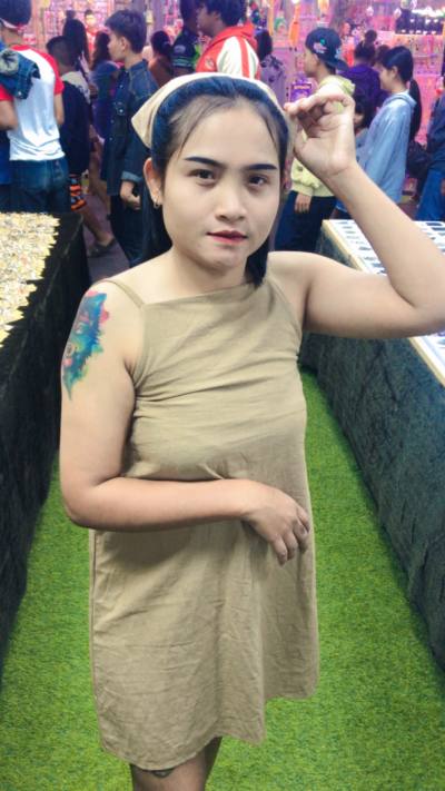 Pammy 27 ans Peasant  Thaïlande