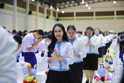 Bow 37 ans Center Thaïlande