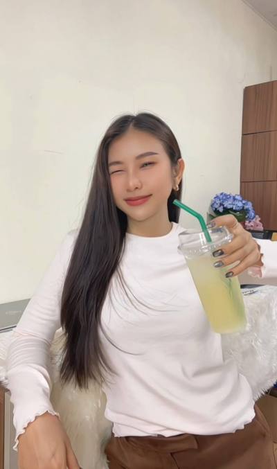 Achara 33 years Bangkok Thailand
