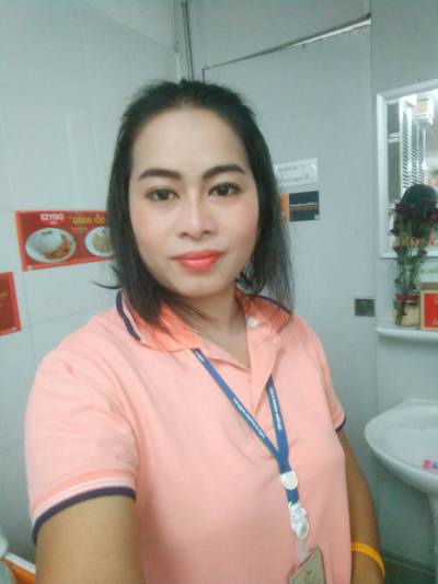 รุ่งทิวา  44 Jahre พาน Thailand