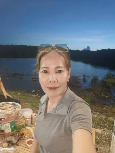 Tanaporn 53 ans Suphan  Thaïlande