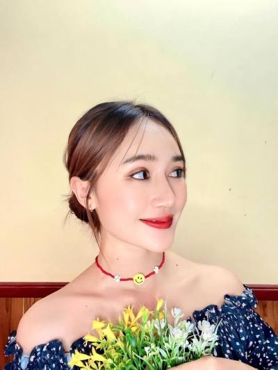 Praewa 33 years ชลบุรี Thailand
