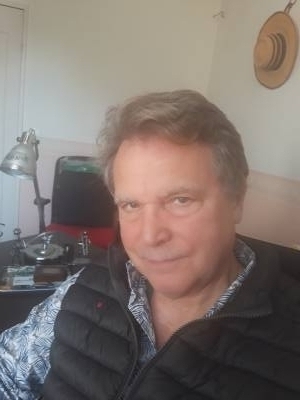 Emmanuel 62 ปี Paris France