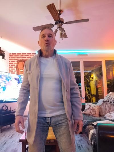 Yann 57 ปี Bormes Les Mimosas France