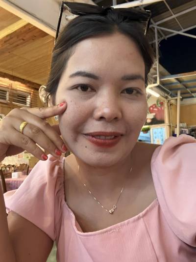 Monthika 30 ans Kong Kan Thaïlande