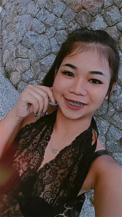 Siranee 21 ans Bangkok Thaïlande
