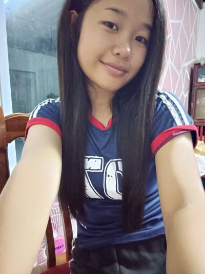 Pinky 20 ans Surin  Thaïlande