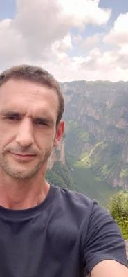 Julien 44 ปี Paris France