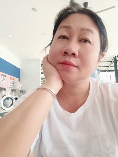 Nuan 46 ans T Thaïlande