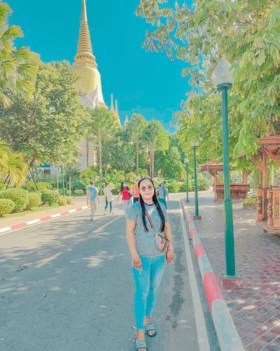 Ying 32 ans Khun Thot Toll Plaza Thaïlande