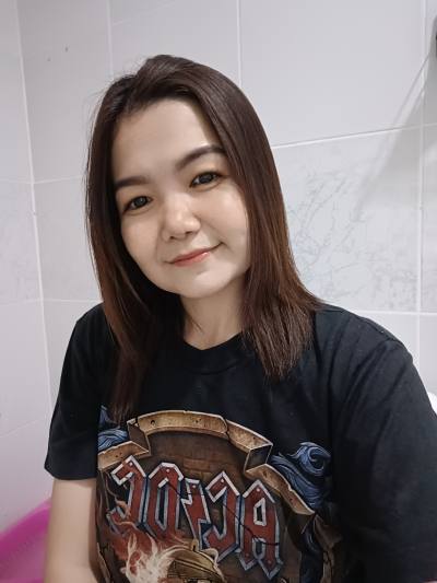 Ninews​ 36 ans Chonburi​ Thaïlande