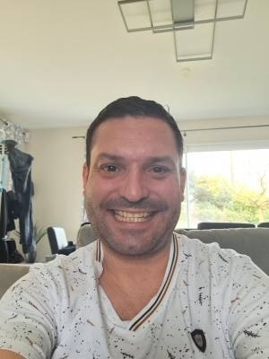 Cedric 40 ปี Soucieu-en-jarrest  France