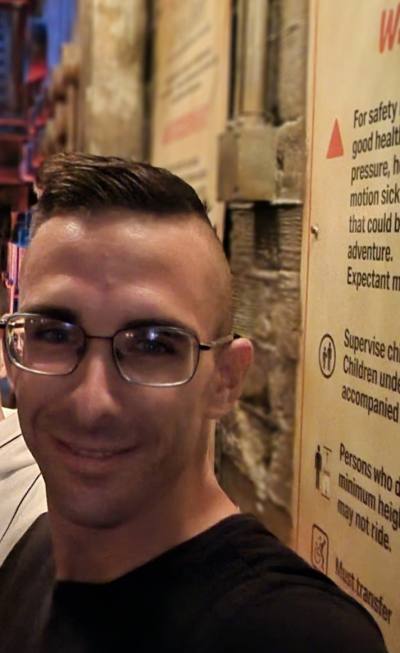 Yoann 33 ปี Menat France