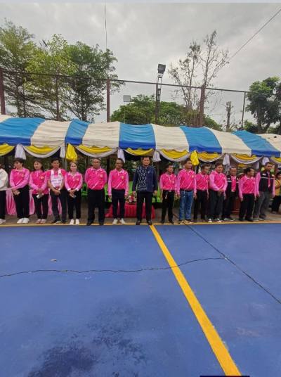 Walk around andexplore the area