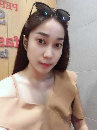 Kamonrat 33 years Bankkok Thailand