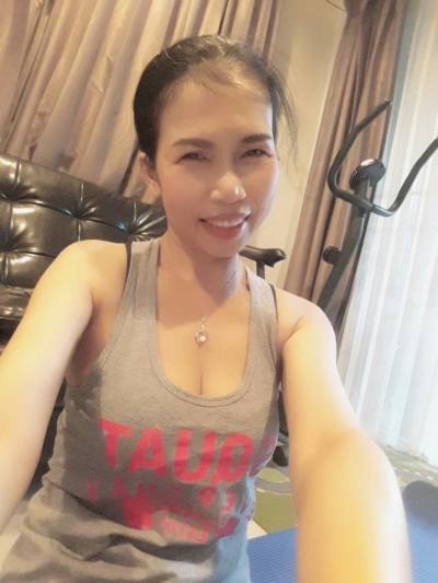 Oum 49 ans บางพลี Thaïlande