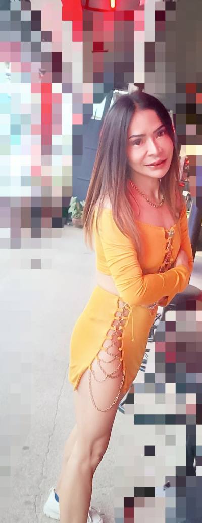 Narintron 31 ans Nakronratchasrima Thaïlande