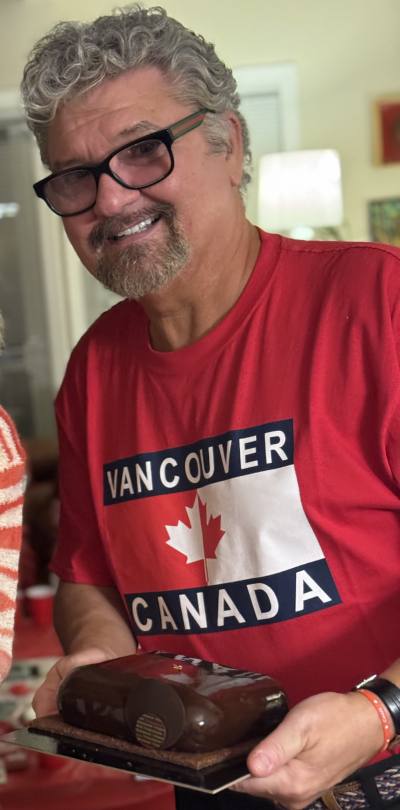 Dragos 54 ปี Vancouver Canada