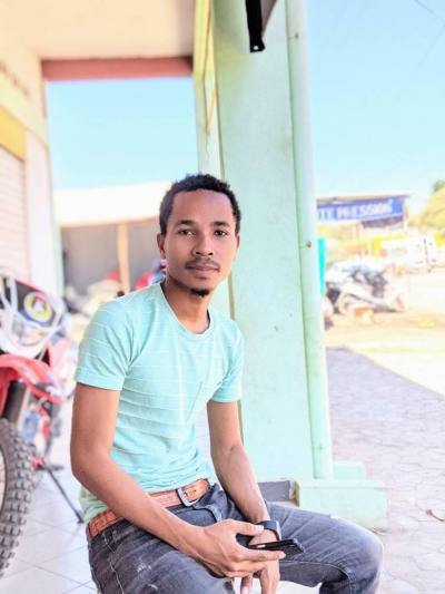 Laurent 27 ปี Mahajanga Andorra