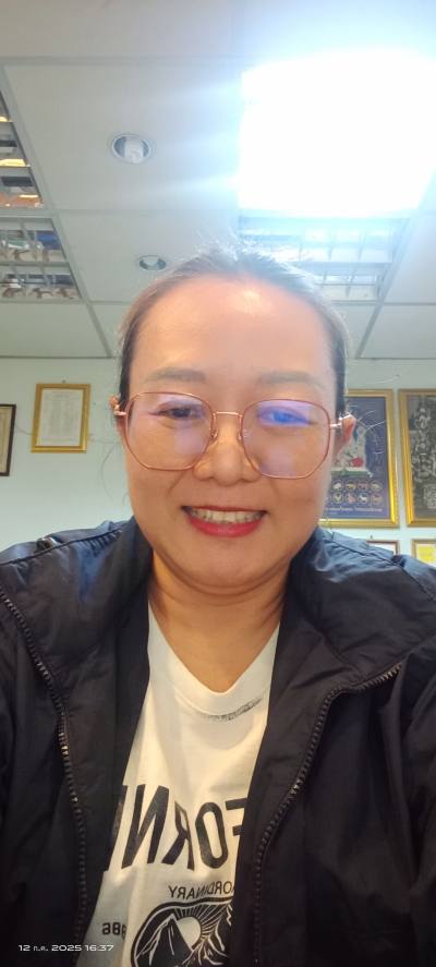 Chalinun 44 ans Bangkok Thaïlande