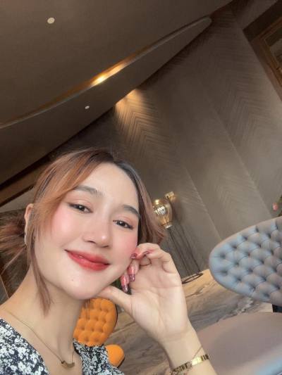 Praewa 33 years ชลบุรี Thailand