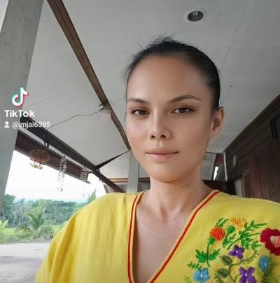 Apinya  44 years Chisngrai Thailand