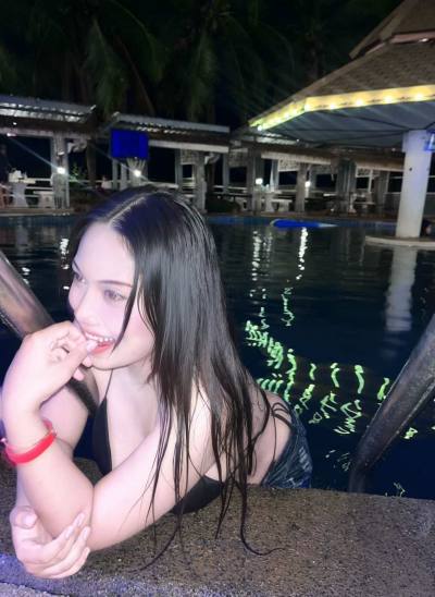 Chompoo 18 ans Salphum Thaïlande