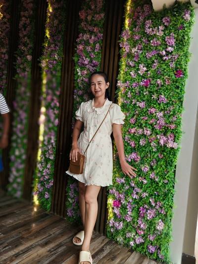 Tharinyada 43 Jahre Chonnabot Thailand