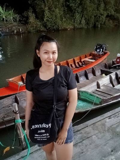 Eve 30 ans Samut Sakhon Thaïlande