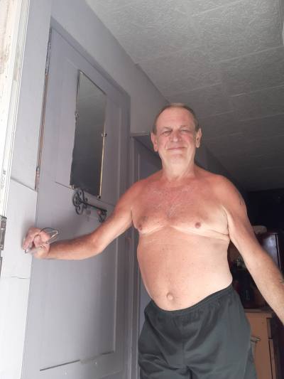 Mick 67 ปี Einville Au Jard France