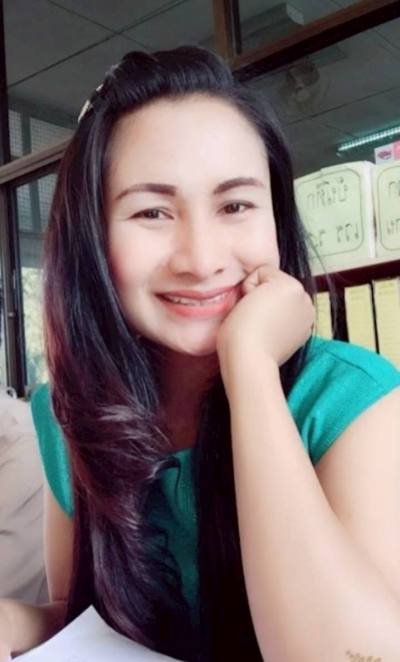 Anuntravee 40 Jahre Kantaralak Thailand