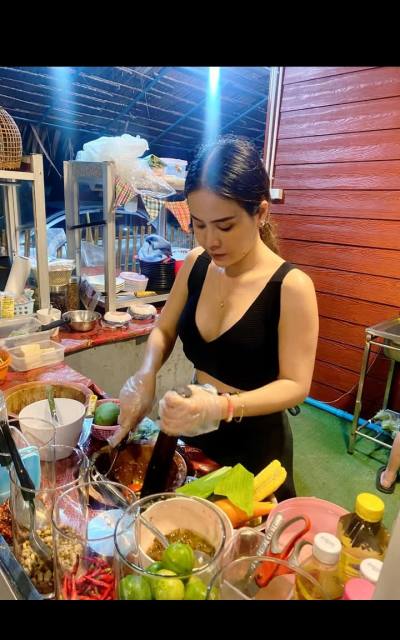 Amara 32 Jahre Bangkok Thailand