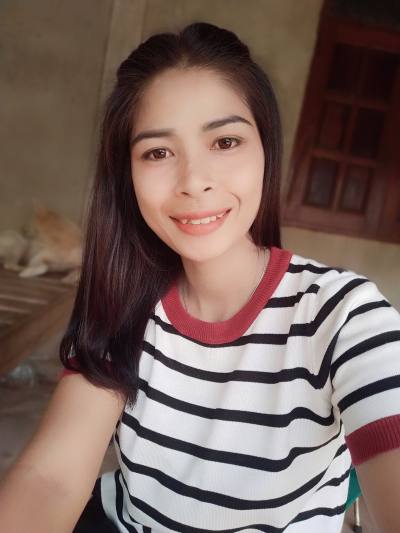 Nuni 34 ans Saka Thaïlande