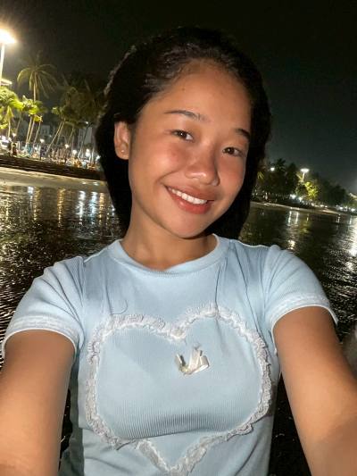 Pinky 20 ans Surin  Thaïlande