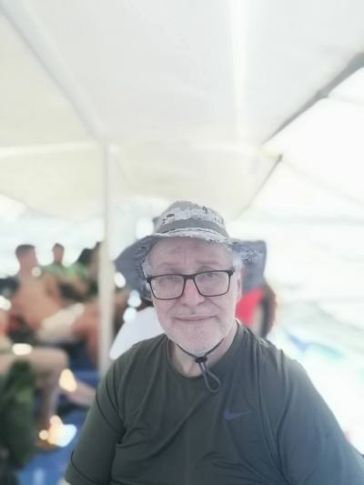 Alan 65 ปี Vancouver Canada