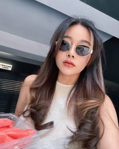 Aom 30 Jahre Pathamwan  Thailand