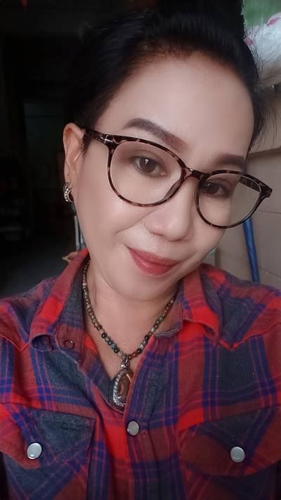 Pavarisa 57 ans Suphanburi City In Thailand Thaïlande