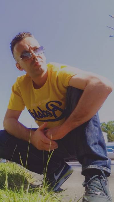 Julien 40 ปี Cambrai  France