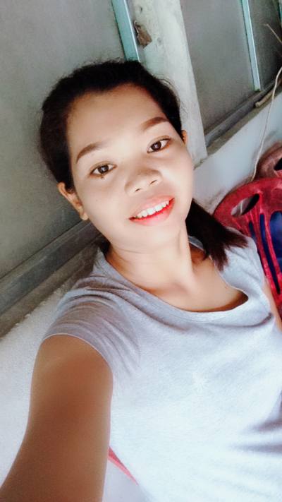 วราลักษณ์ กิ่งวชิรา 37 ans คลองท่อม Thaïlande