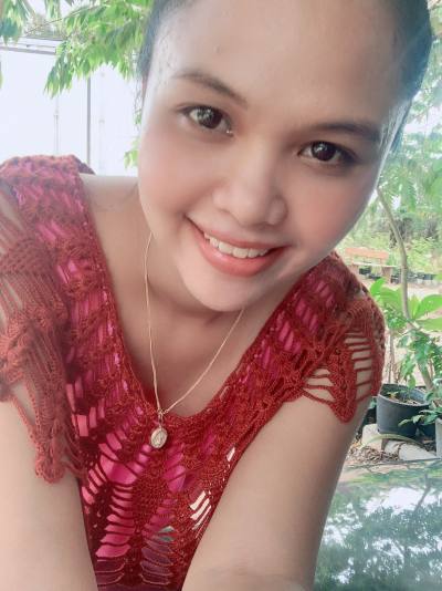 Oum 31 ans Maung Thaïlande