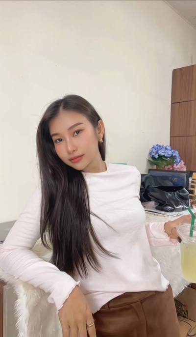 Achara 33 years Bangkok Thailand
